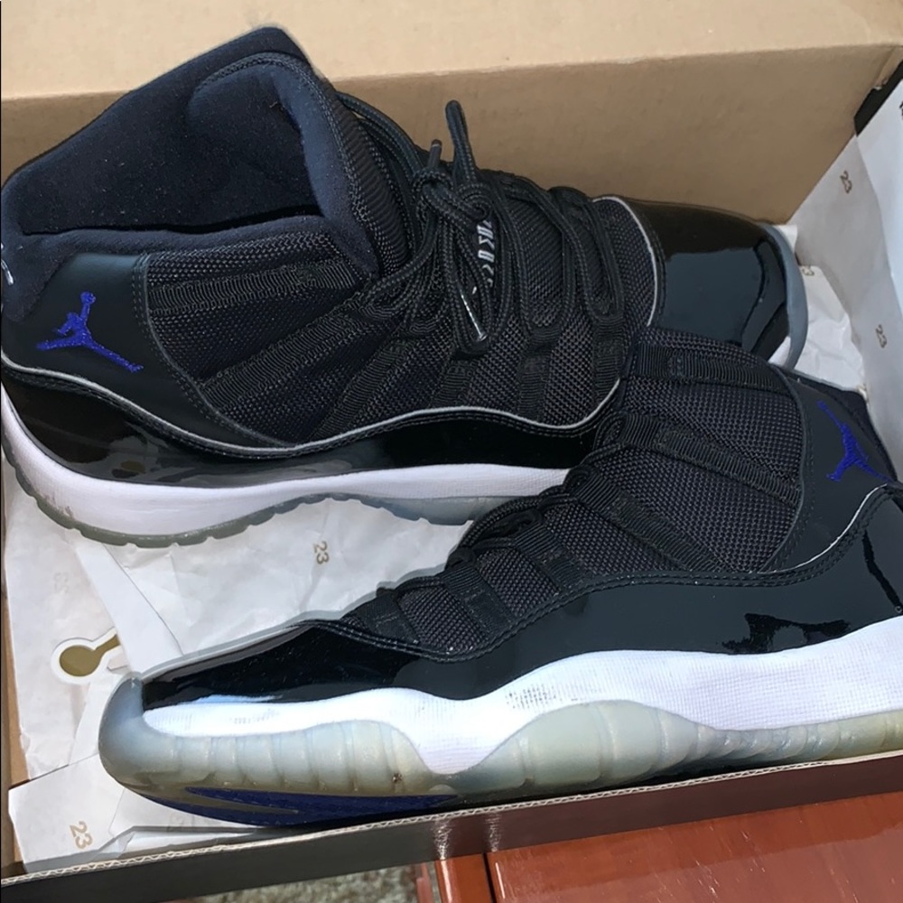 Air Jordan 11 Retro “space jams”